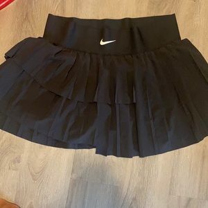 Black tiered pleated Nike skirt size XL